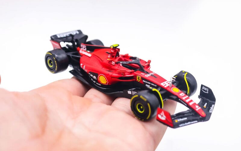 Ferrari F1 Modelo SF23 Ano 2023 Ferrari F1 Modelo SF23 Ano 2023 (Escala 1:43) Guzer Racing 