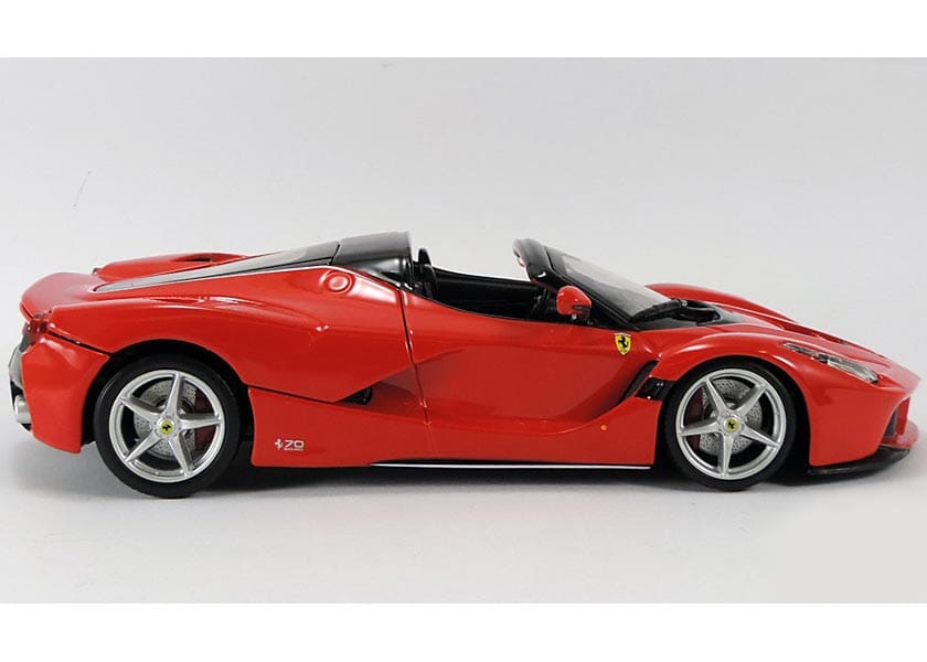 Ferrari LaFerrari Aperta (Escala 1:24) Ferrari LaFerrari Aperta (Escala 1:24) Guzer Racing 