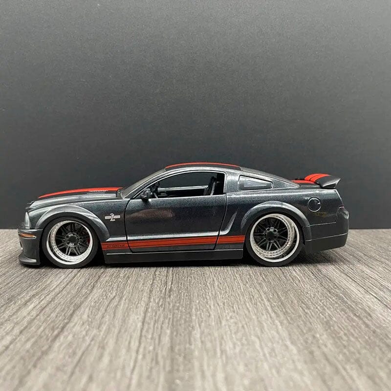 Ford Mustang Shelby GT500KR Custom Ford Mustang Shelby GT500KR Custom em Escala 1:24 Guzer Racing 