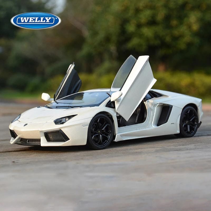 Lamborghini Aventador LP700-4 Lamborghini Aventador LP700-4 1:24 Guzer Racing 