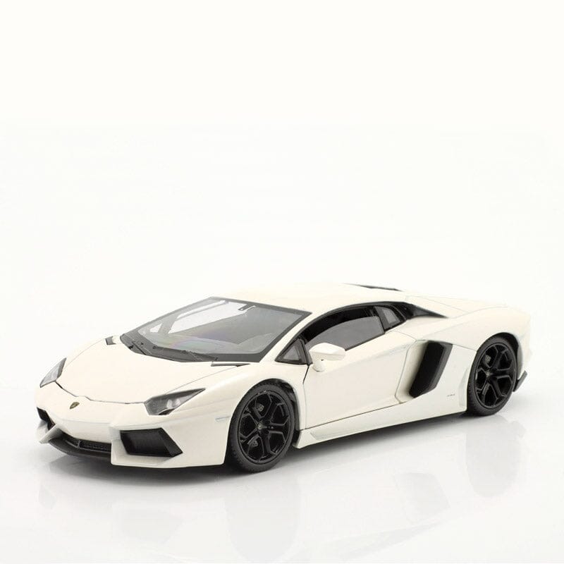 Lamborghini Aventador LP700-4 Lamborghini Aventador LP700-4 1:24 Guzer Racing Branco 