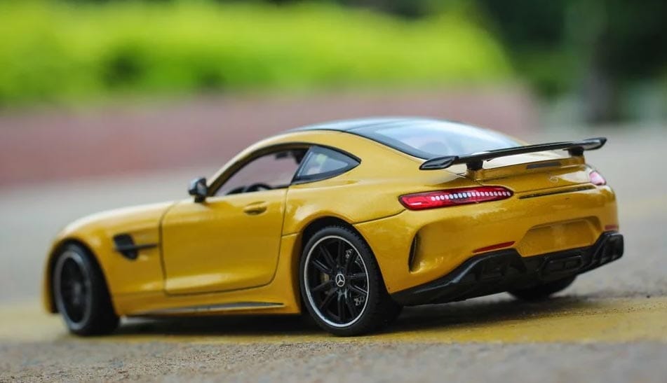 Mercedes AMG GT R Mercedes AMG GT R em Escala 1:24 Guzer Racing 