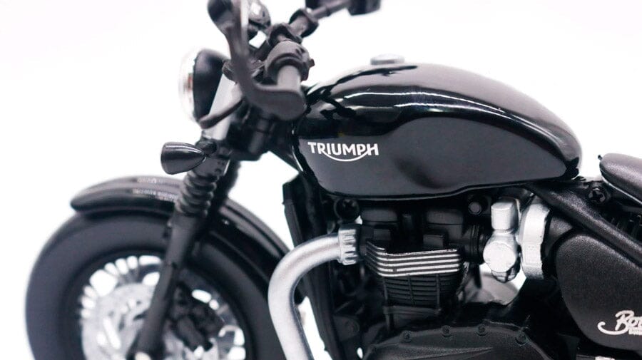 Moto Triumph Bonneville Bobber Moto Triumph Bonneville Bobber em escala 1:12 Guzer Racing 