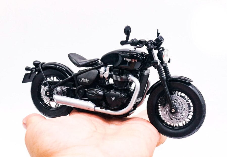 Moto Triumph Bonneville Bobber Moto Triumph Bonneville Bobber em escala 1:12 Guzer Racing 