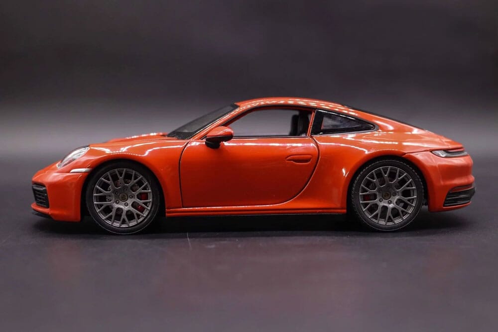 Porsche 911 Carrera 4S em Escala 1:24 Porsche 911 Carrera 4S em Escala 1:24 Guzer Racing 