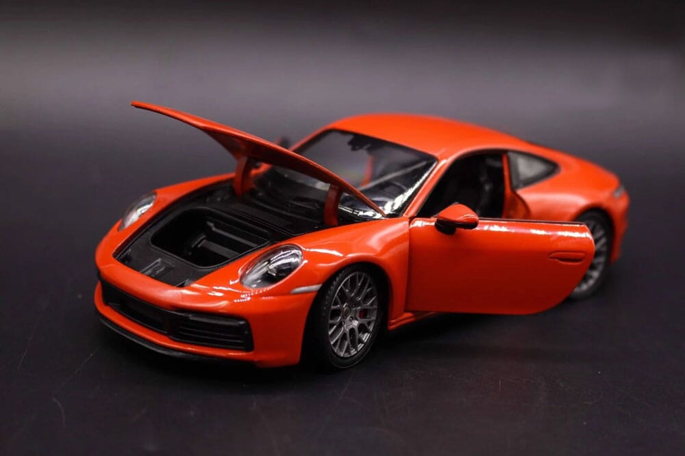 Porsche 911 Carrera 4S em Escala 1:24 Porsche 911 Carrera 4S em Escala 1:24 Guzer Racing 