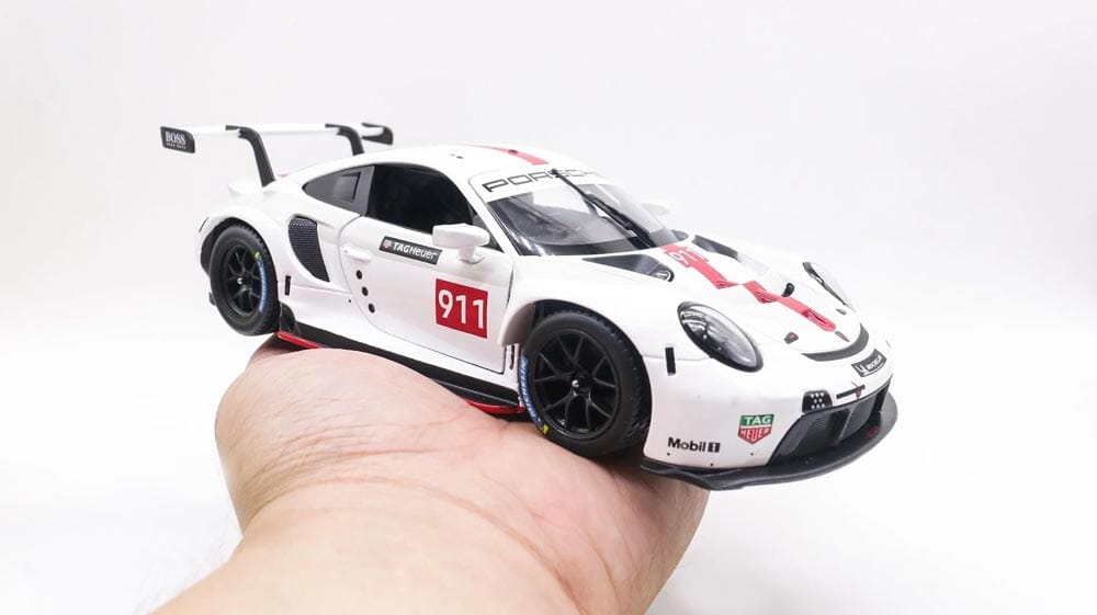 Porsche 911 RSR em Escala 1:24 Porsche 911 RSR em Escala 1:24 Guzer Racing 