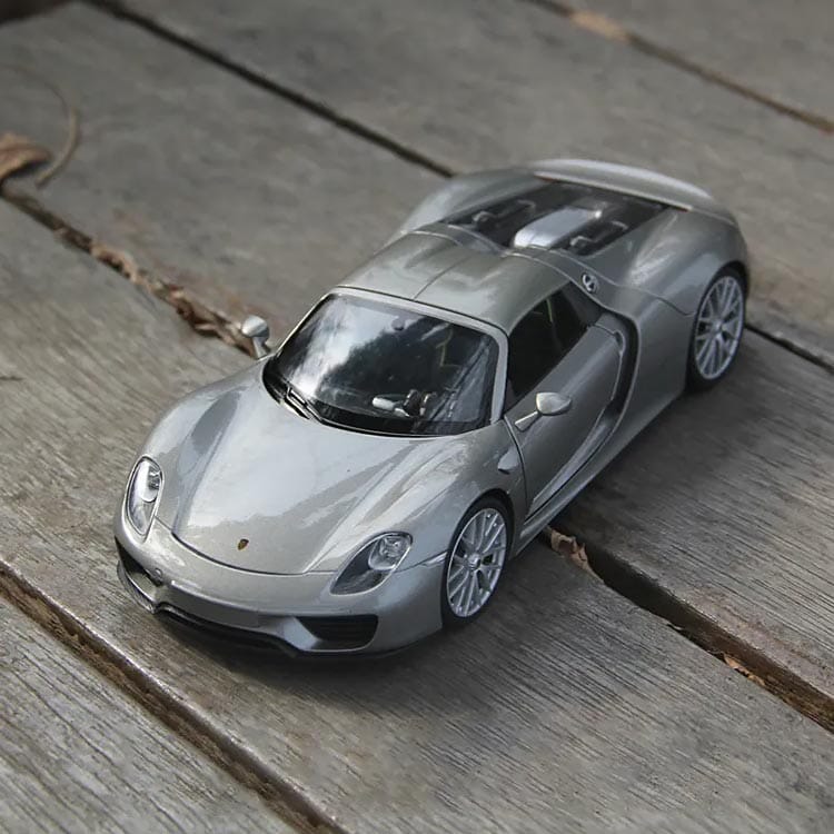 Porsche 918 Spyder (Escala 1:24) Porsche 918 Spyder (Escala 1:24) Guzer Racing 