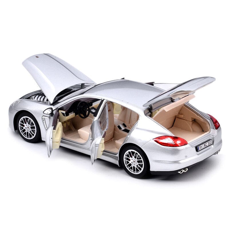 Porsche Panamera - Super-Miniatura Colecionável em Escala 1:18 Porsche Panamera - Super-Miniatura Colecionável em Escala 1:18 Guzer Racing 