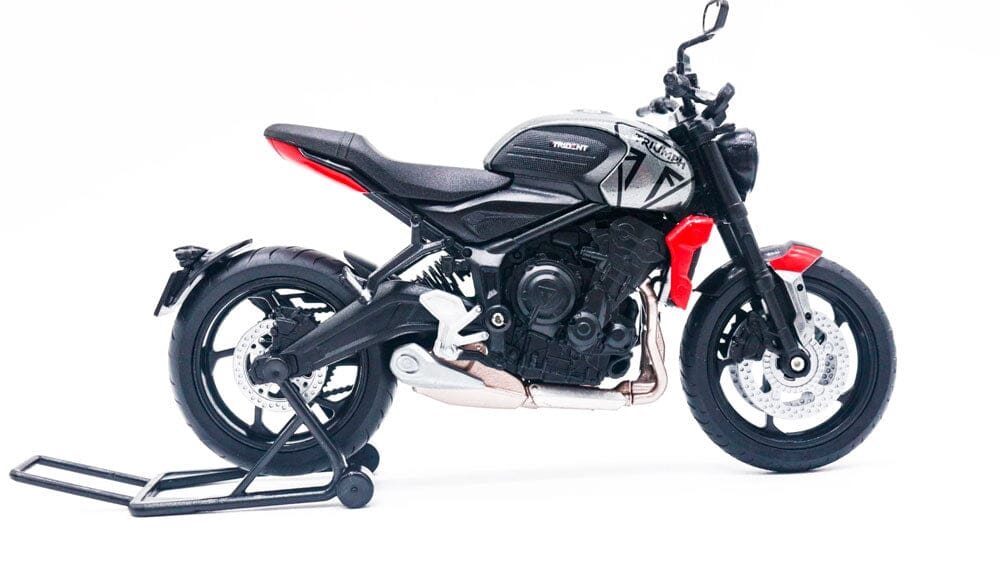 Triumph Trident 660 Triumph Trident 660 em Escala 1:12 Guzer Racing 